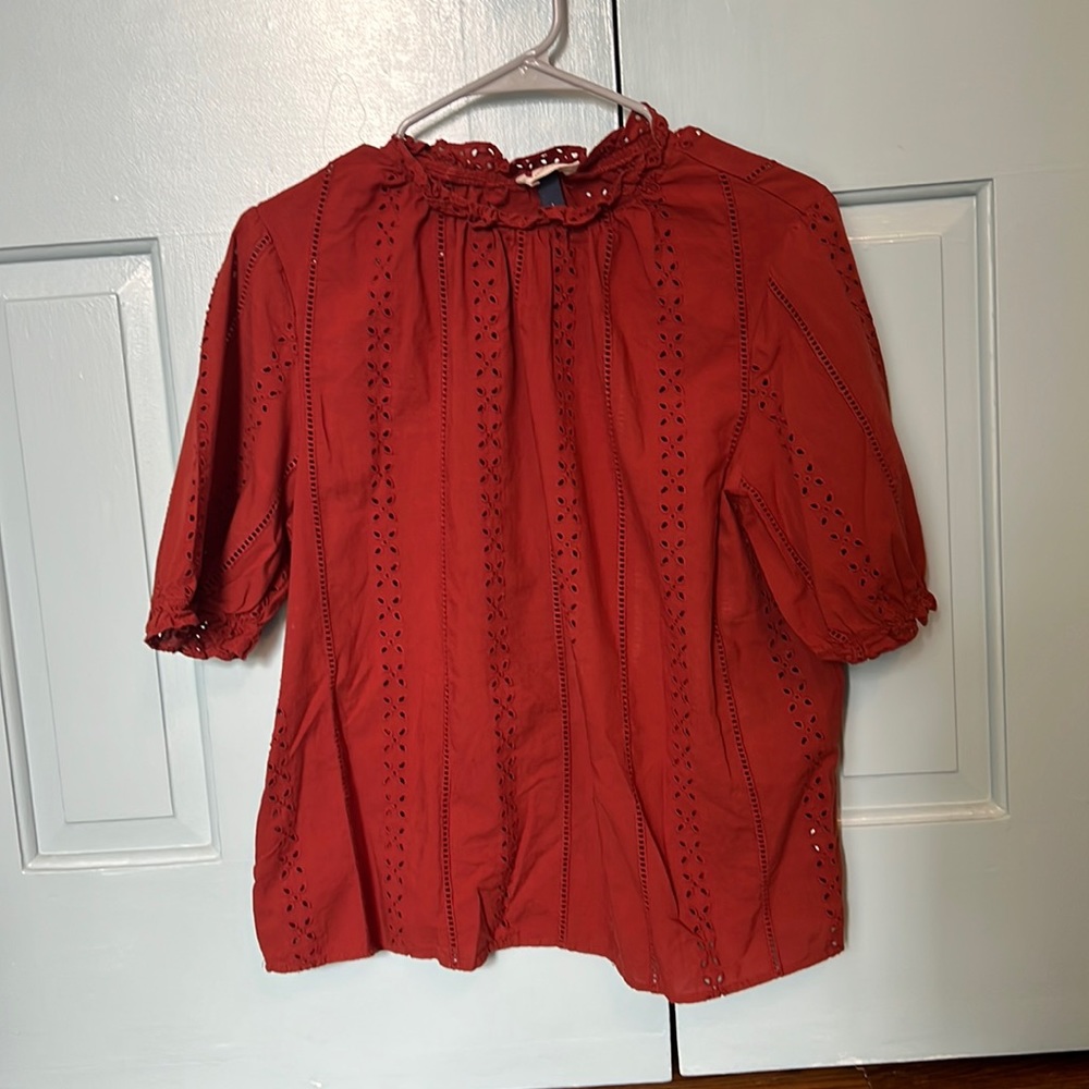 Universal threads eyelet top